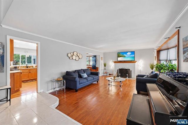 136 Van Buskirk, Teaneck, NJ 07666