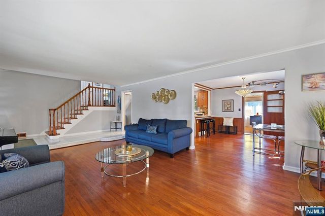 136 Van Buskirk, Teaneck, NJ 07666