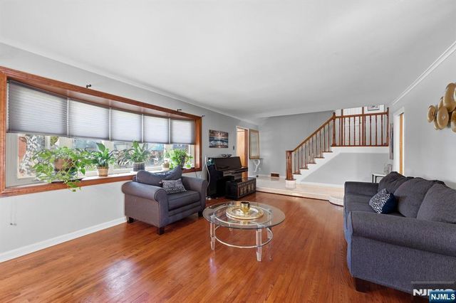 136 Van Buskirk, Teaneck, NJ 07666