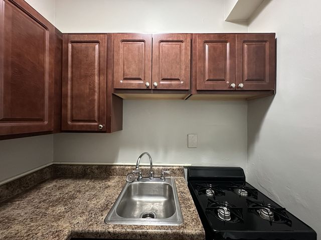 661 W Sheridan Road 607, Chicago, IL 60613