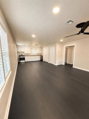 203 W Pine Street, Tuttle, OK 73089
