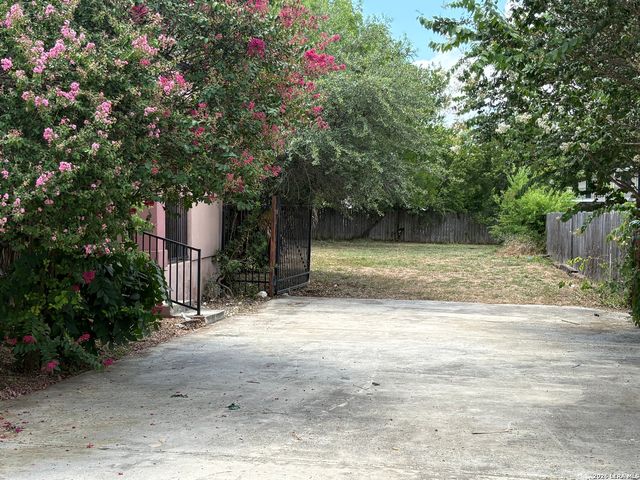 146 Babcock, San Antonio, TX 78201