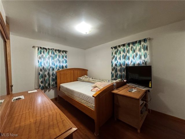 4 Walnut Avenue, Bridgeport, OH 43912