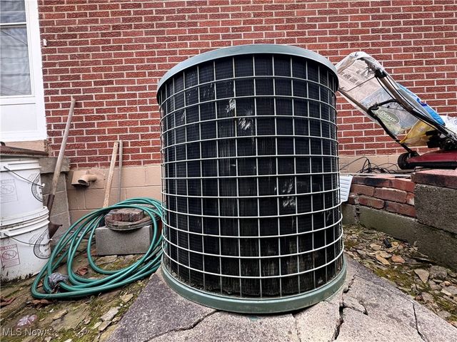 4 Walnut Avenue, Bridgeport, OH 43912