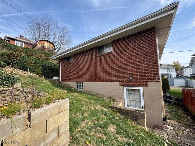 4 Walnut Avenue, Bridgeport, OH 43912