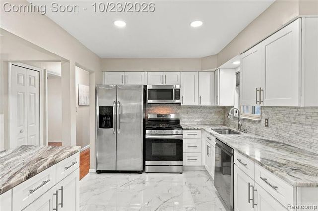 4906 Fairmont Court, Sterling Heights, MI 48310