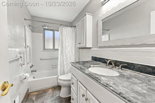 4906 Fairmont Court, Sterling Heights, MI 48310