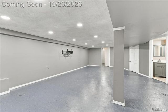4906 Fairmont Court, Sterling Heights, MI 48310