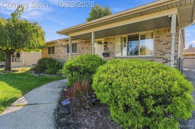 4906 Fairmont Court, Sterling Heights, MI 48310