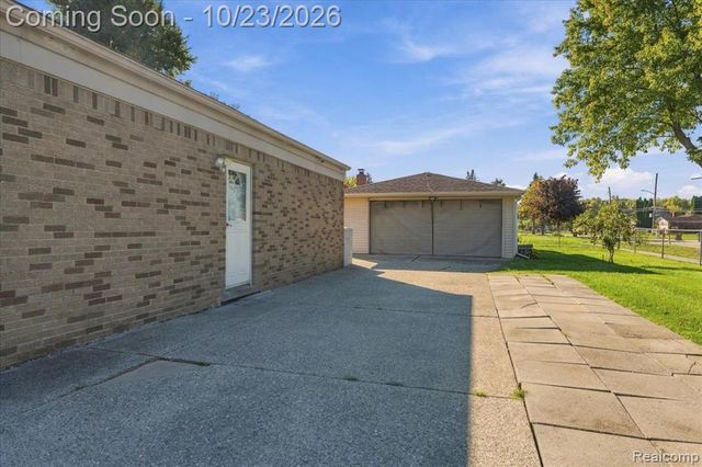 4906 Fairmont Court, Sterling Heights, MI 48310