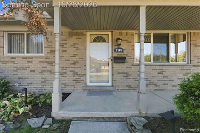 4906 Fairmont Court, Sterling Heights, MI 48310