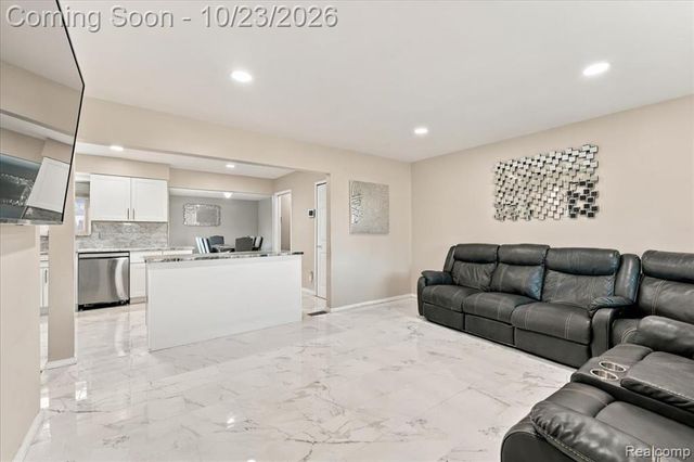 4906 Fairmont Court, Sterling Heights, MI 48310