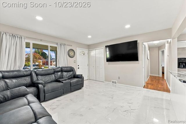4906 Fairmont Court, Sterling Heights, MI 48310