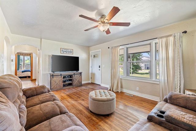 404 N Park Street, El Reno, OK 73036