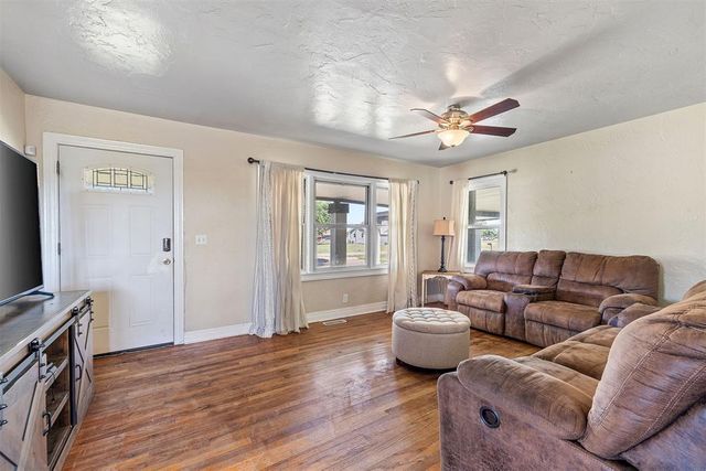 404 N Park Street, El Reno, OK 73036