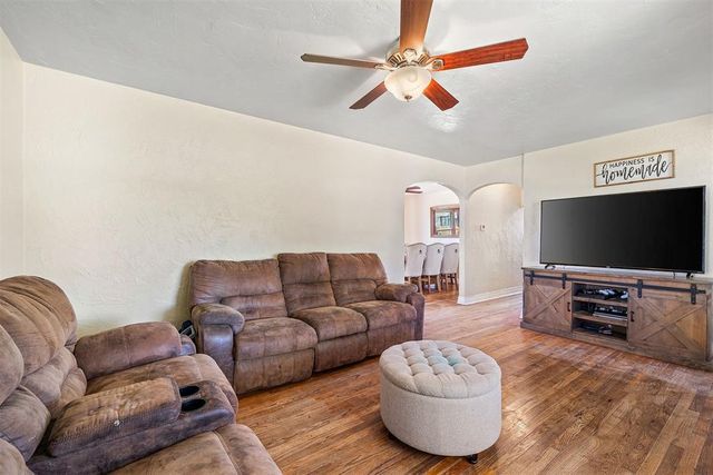 404 N Park Street, El Reno, OK 73036