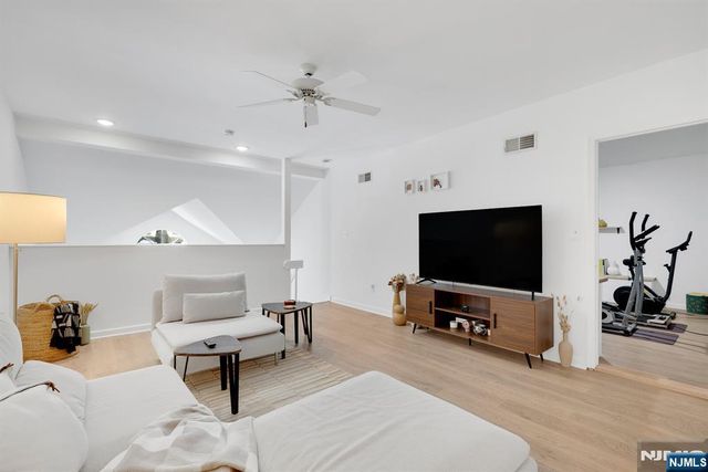 199 Union Avenue 2F, Rutherford, NJ 07070