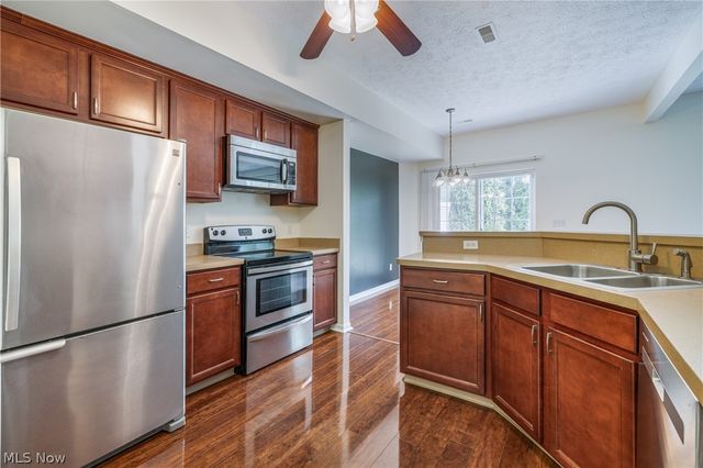 29089 Pembrooke Boulevard, Olmsted Twp, OH 44138