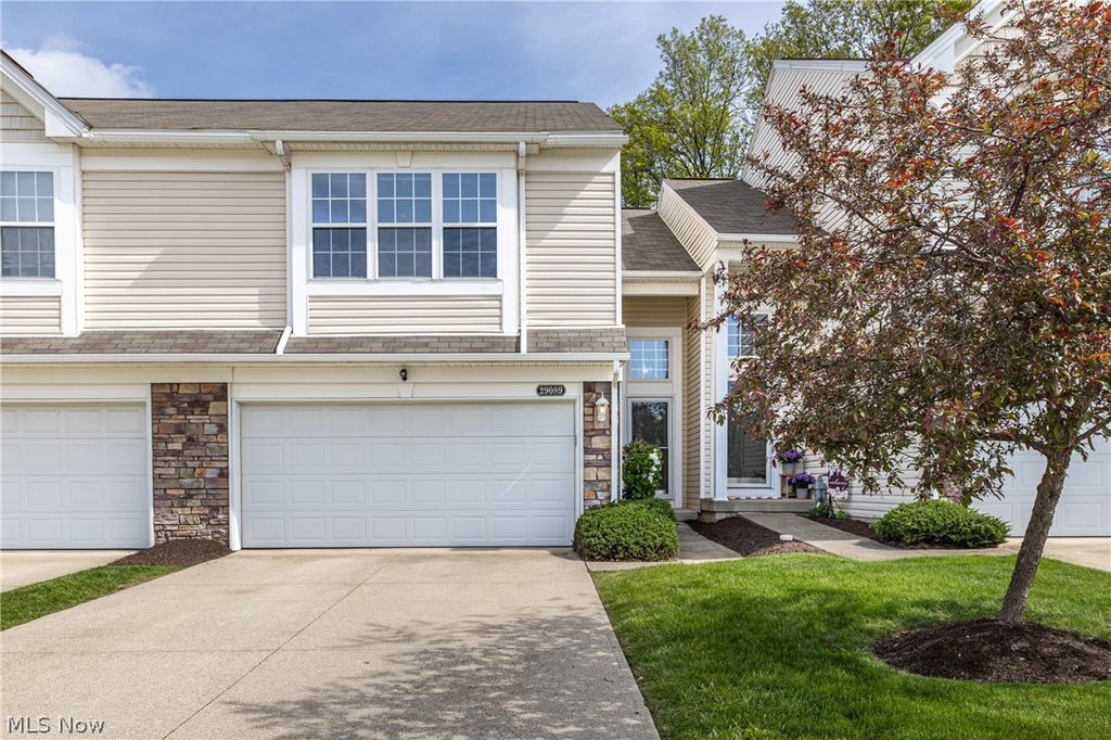 29089 Pembrooke Boulevard, Olmsted Twp, OH 44138