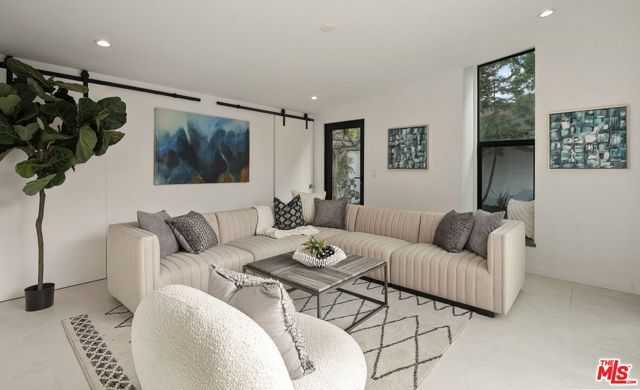 3401 Keeshen Drive, Los Angeles, CA 90066
