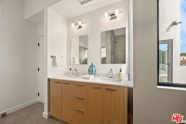 3401 Keeshen Drive, Los Angeles, CA 90066