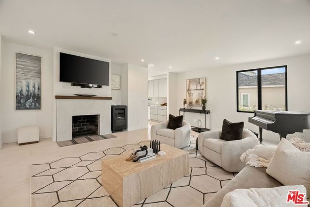 3401 Keeshen Drive, Los Angeles, CA 90066
