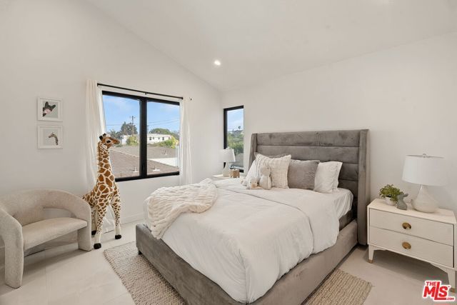 3401 Keeshen Drive, Los Angeles, CA 90066