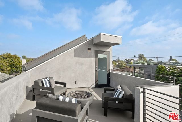 3401 Keeshen Drive, Los Angeles, CA 90066