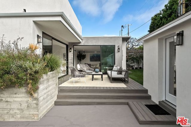 3401 Keeshen Drive, Los Angeles, CA 90066