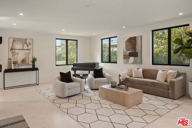 3401 Keeshen Drive, Los Angeles, CA 90066