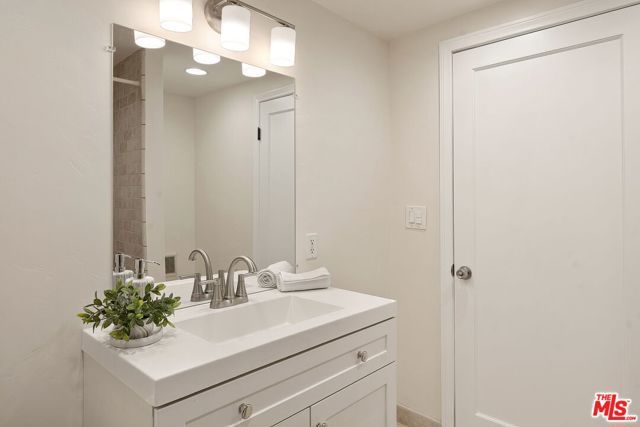 3401 Keeshen Drive, Los Angeles, CA 90066