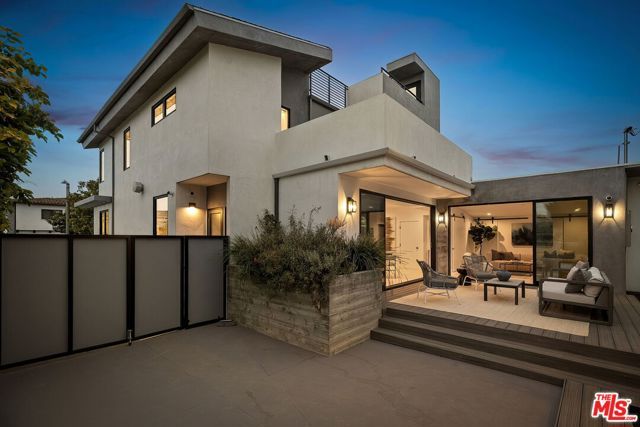 3401 Keeshen Drive, Los Angeles, CA 90066