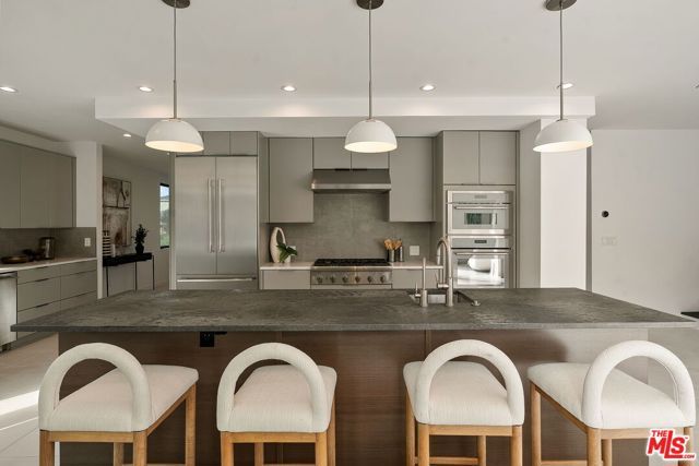 3401 Keeshen Drive, Los Angeles, CA 90066