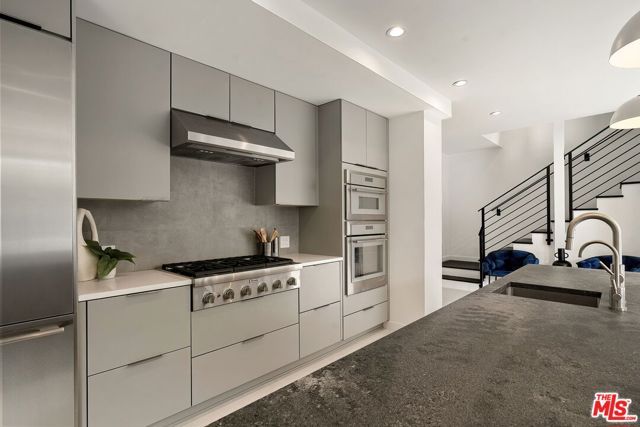 3401 Keeshen Drive, Los Angeles, CA 90066