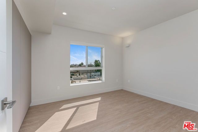 11837 Mayfield Avenue 305, Los Angeles, CA 90049