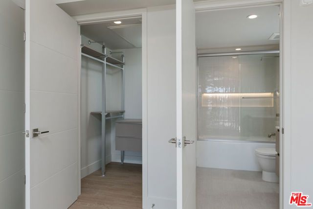 11837 Mayfield Avenue 305, Los Angeles, CA 90049