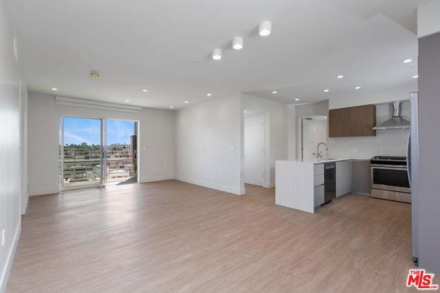 11837 Mayfield Avenue 305, Los Angeles, CA 90049