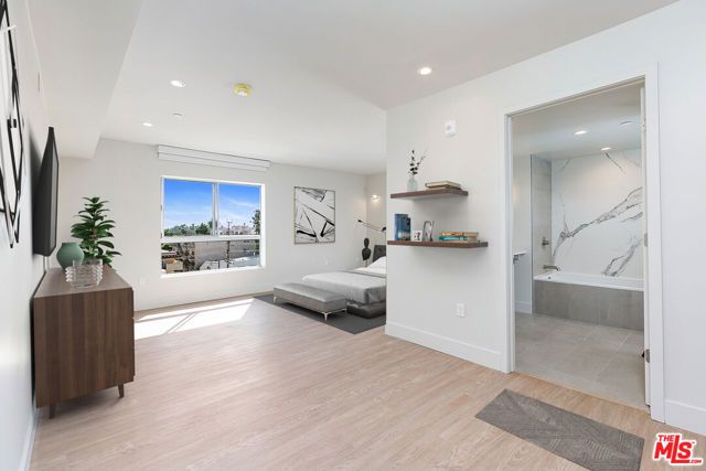 11837 Mayfield Avenue 305, Los Angeles, CA 90049