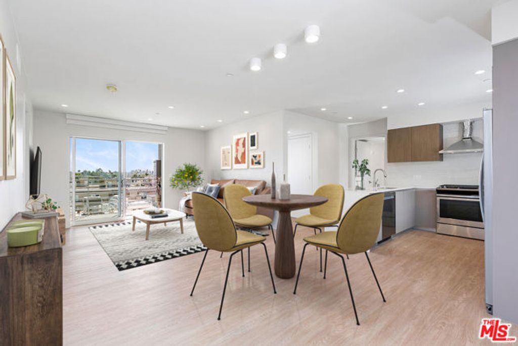 11837 Mayfield Avenue 305, Los Angeles, CA 90049