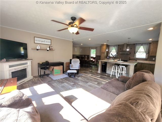 2573 Pentacre Road, Elkview, WV 25071