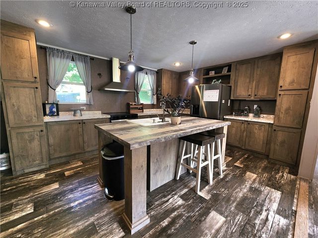 2573 Pentacre Road, Elkview, WV 25071