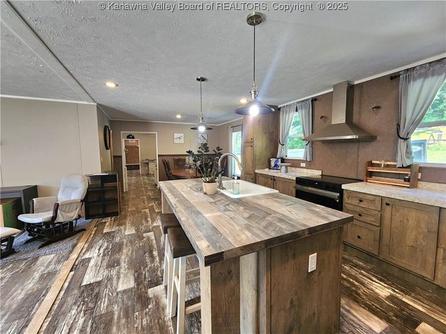 2573 Pentacre Road, Elkview, WV 25071