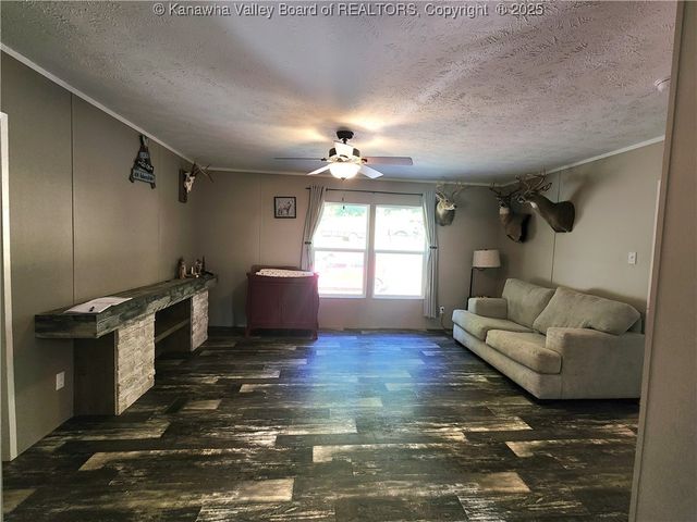 2573 Pentacre Road, Elkview, WV 25071