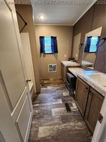 2573 Pentacre Road, Elkview, WV 25071