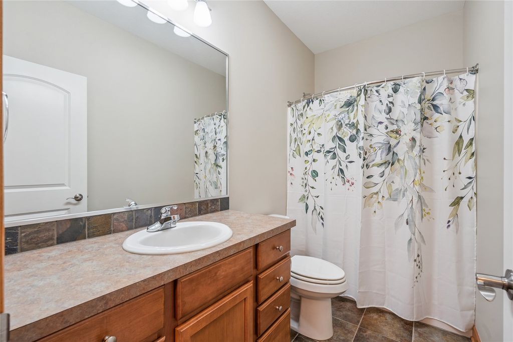 4602 143rd Street, Urbandale, IA 50323