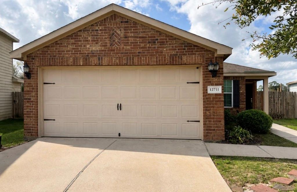 12711 Mystic Water Lane, Houston, TX 77044