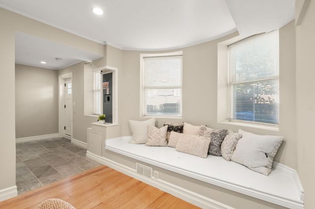 116 Pleasant St B, Brookline, MA 02446