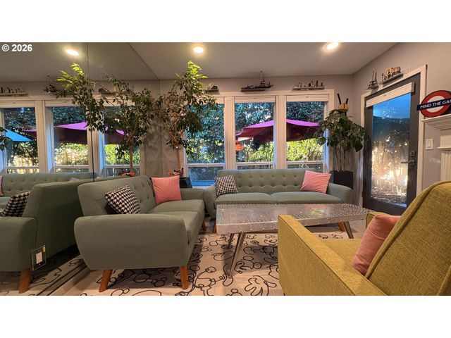 6650 Sw CANBY St, Portland, OR 97223