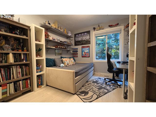 6650 Sw CANBY St, Portland, OR 97223