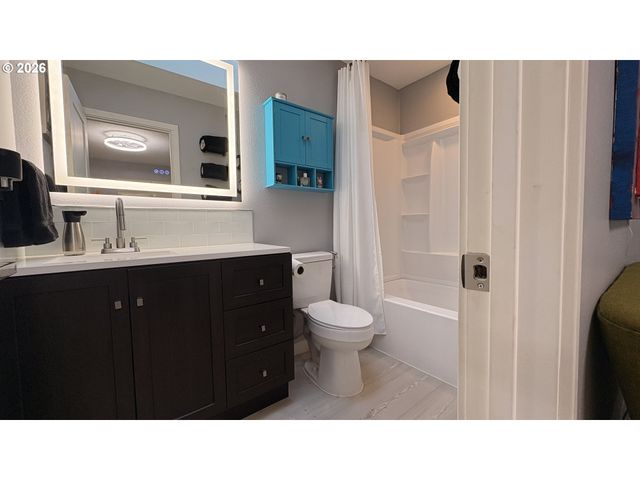 6650 Sw CANBY St, Portland, OR 97223